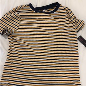 this is a tight fitting t-shirt